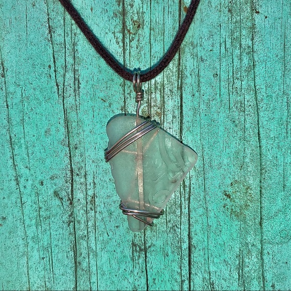 *SOLD*Rare marking sea glass necklace - Picture 3 of 3